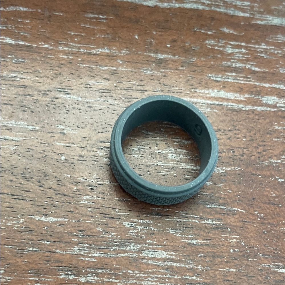QALO Men's Silicone Ring - Gray size 9 NWOT - Picture 4 of 9